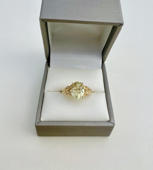 9ct. Gold Citrine Set Ring / Acanthus Foliage Design. 
