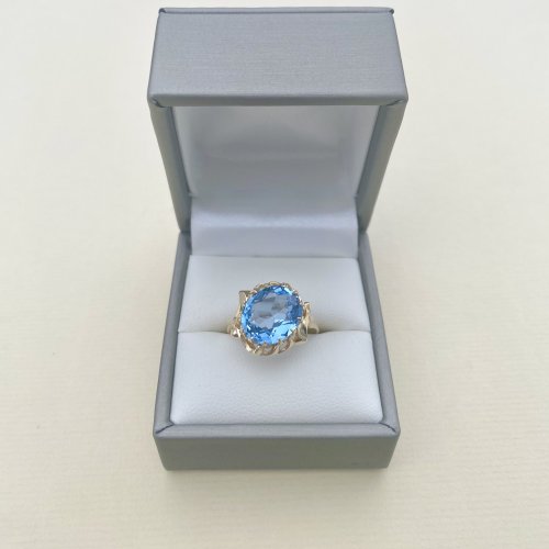 Vintage 9ct. Gold Topaz Ring. 