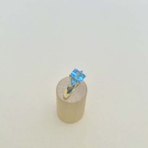 9ct. Gold Square Topaz Ring.