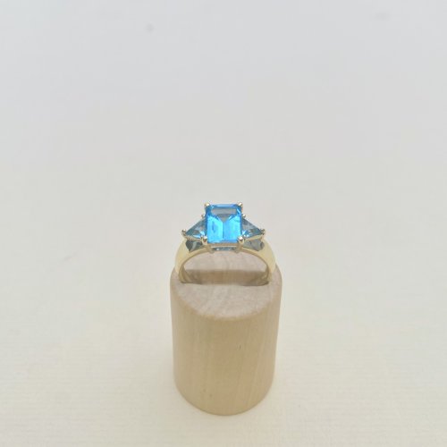 9ct. Gold Square Topaz Ring.