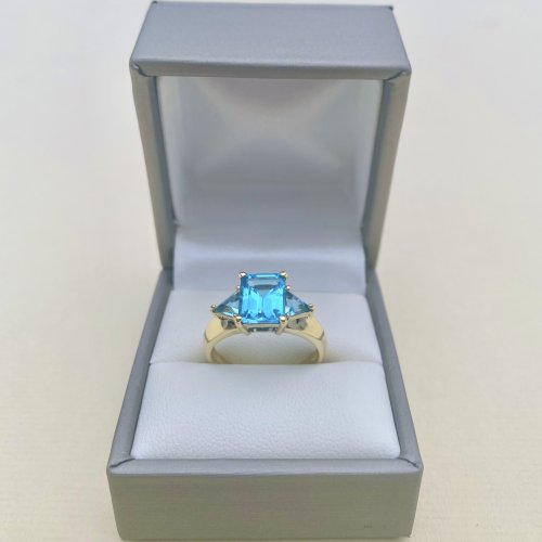 9ct. Gold Square Topaz Ring.