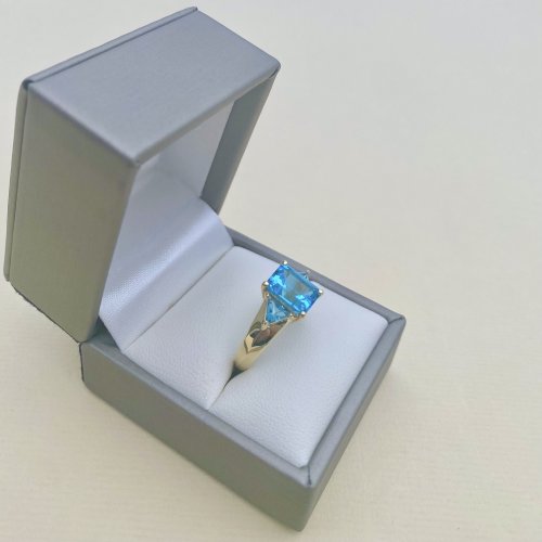 9ct. Gold Square Topaz Ring.