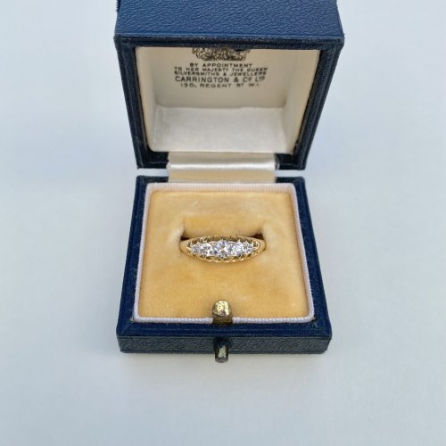 18ct. Gold 5-Stone Diamond Ring. 