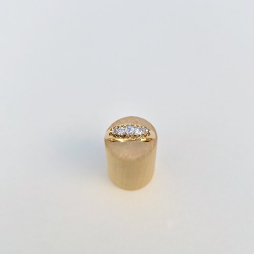 18ct. Gold 5-Stone Diamond Ring. 