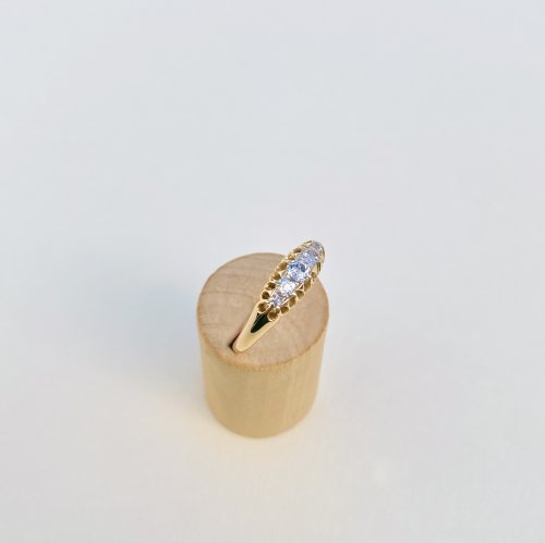 18ct. Gold 5-Stone Diamond Ring. 