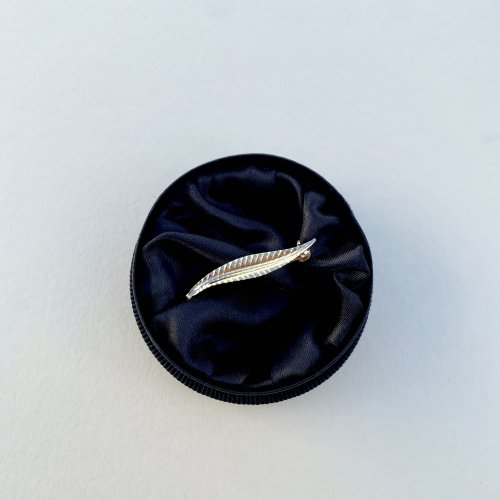 9ct. Yellow Gold Leaf Design Brooch. NEW STOCK.