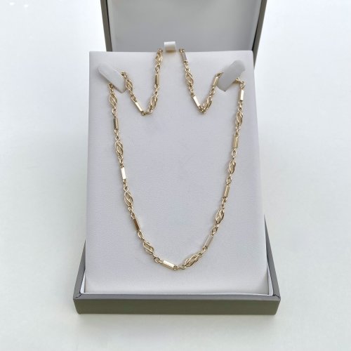 9ct. Gold Chain with Baton &amp; Twist Links. 46 cms. / 18&quot;  NEW STOCK.