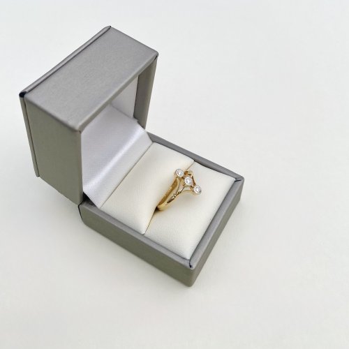 18ct. Gold &amp; Platinum Vertical 3-Stone Diamond Ring. NEW IN STOCK.