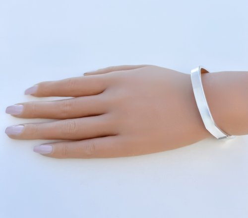 Sterling Silver Square Bangle. NEW IN STOCK.