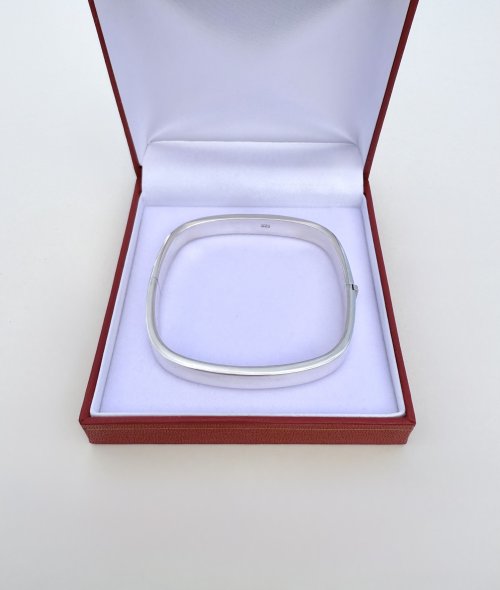 Sterling Silver Square Bangle. NEW IN STOCK.