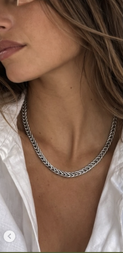 Silver Foxtail Chain with T-Bar Closure. 18½ inches.