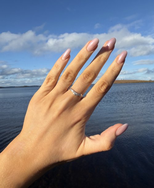 9ct. White Gold Diamond Half Eternity Ring / Design Detail to Centre. NEW STOCK.
