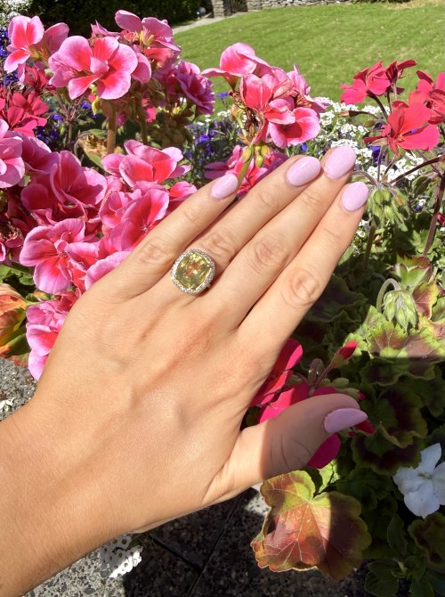 18ct. Yellow Gold Lemon Quartz &amp; Diamond Set Ring. NEW STOCK.