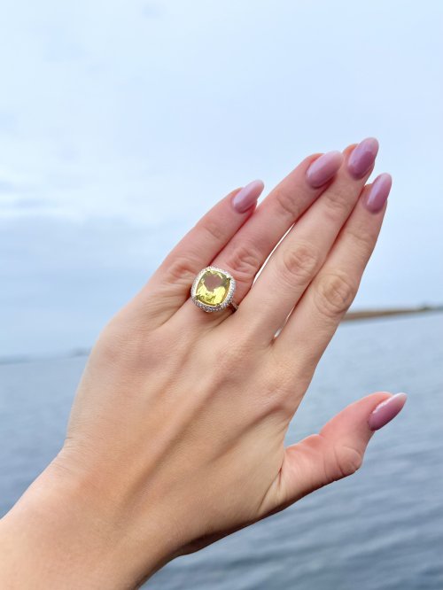 18ct. Yellow Gold Lemon Quartz &amp; Diamond Set Ring. NEW STOCK.