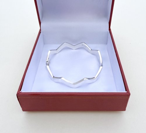 Silver Zig-Zag Bangle. NEW STOCK.