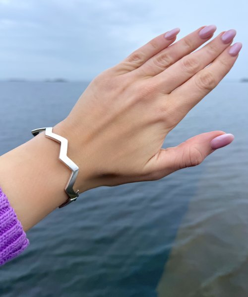 Silver Zig-Zag Bangle. NEW STOCK.