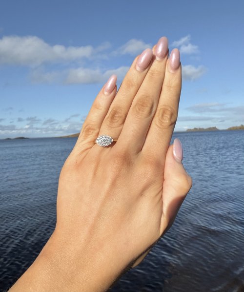 18ct. Yellow Gold Diamond Oval Set Ring. NEW STOCK.