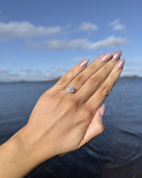 18ct. Yellow Gold Diamond Oval Set Ring. NEW STOCK.