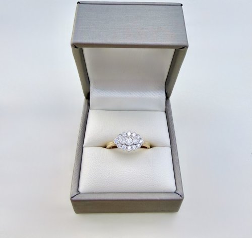 18ct. Yellow Gold Diamond Oval Set Ring. NEW STOCK.