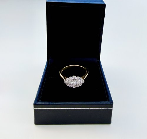 18ct. Yellow Gold Diamond Oval Set Ring. NEW STOCK.