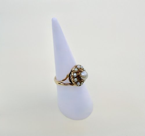 Antique Style Cultured Pearl Ring in 9ct. Yellow Gold. NEW STOCK.