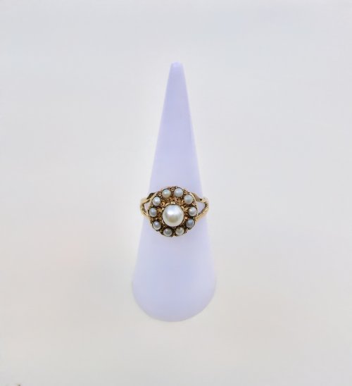 Antique Style Cultured Pearl Ring in 9ct. Yellow Gold. NEW STOCK.