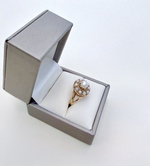 Antique Style Cultured Pearl Ring in 9ct. Yellow Gold. NEW STOCK.