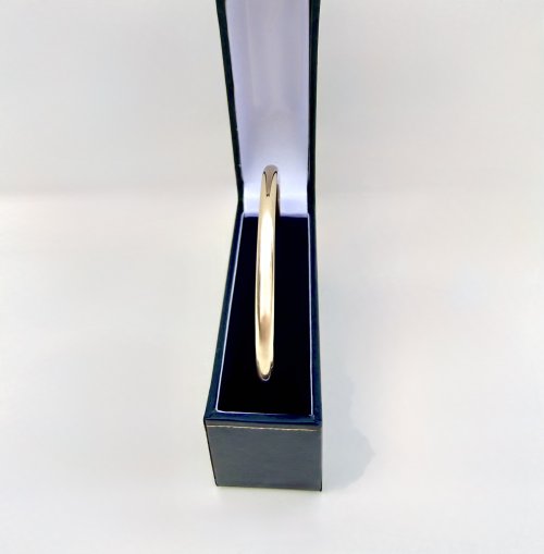Exquisite 9ct. Yellow Gold Round Bangle. NEW STOCK.