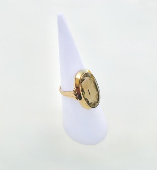 Hallmarked 9ct. Yellow Gold Oval Faceted Citrine Ring. NEW STOCK.