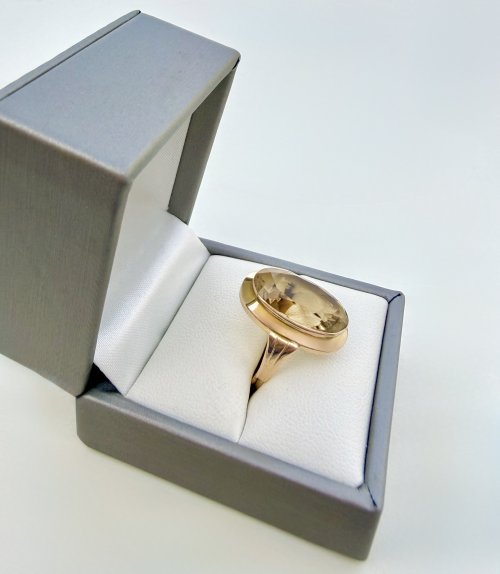 Hallmarked 9ct. Yellow Gold Oval Faceted Citrine Ring. NEW STOCK.