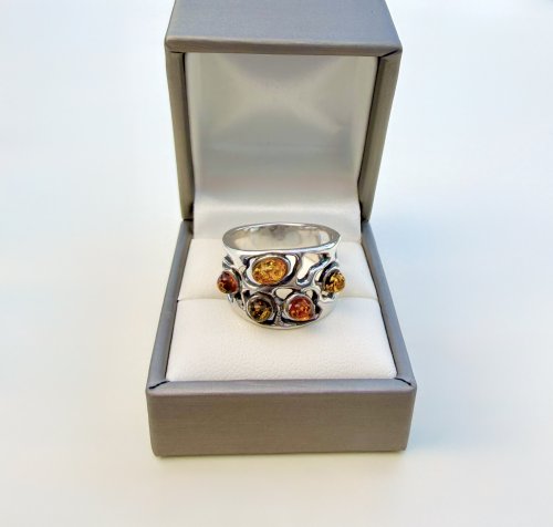 Silver Multi-Stone Amber ring. NEW STOCK.