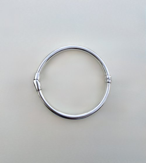 Silver Slim Oval Bangle with Magnetic Clasp. NEW IN STOCK.