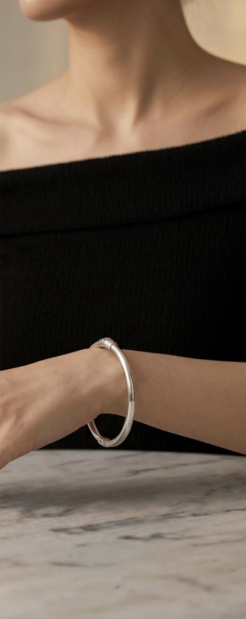 Silver Slim Oval Bangle with Magnetic Clasp. NEW IN STOCK.
