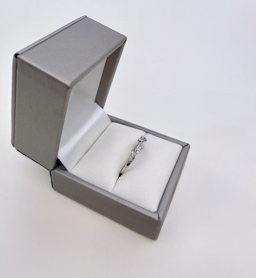 9ct. White Gold Diamond Half Eternity Ring with Leaf-inspired Design. NEW STOCK.