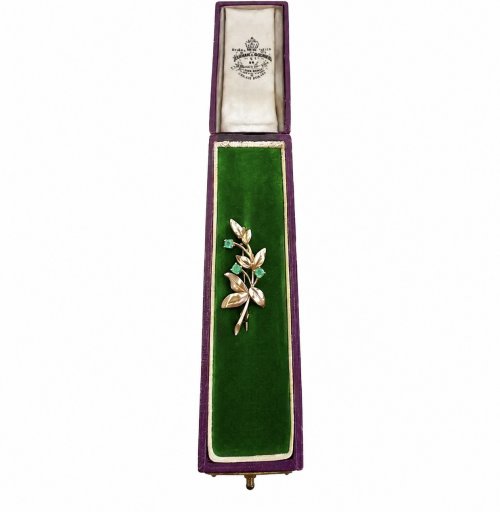9ct. Yellow Gold Foliage Brooch with Emerald Green Gemstones. NEW IN STOCK.