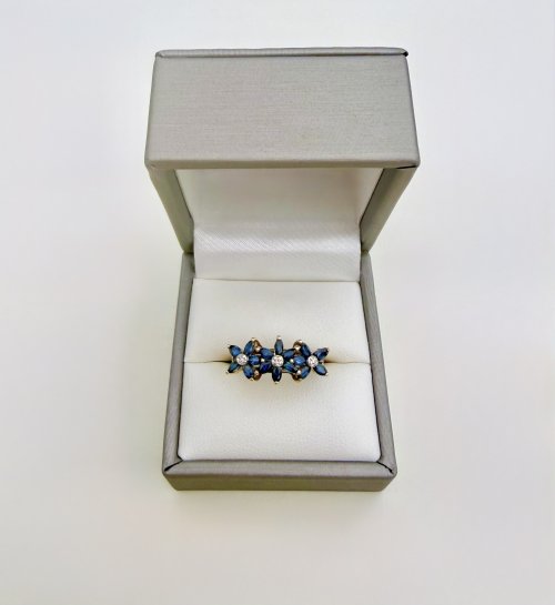 9ct. Yellow Gold Sapphire Starburst Floral Ring. NEW IN STOCK.