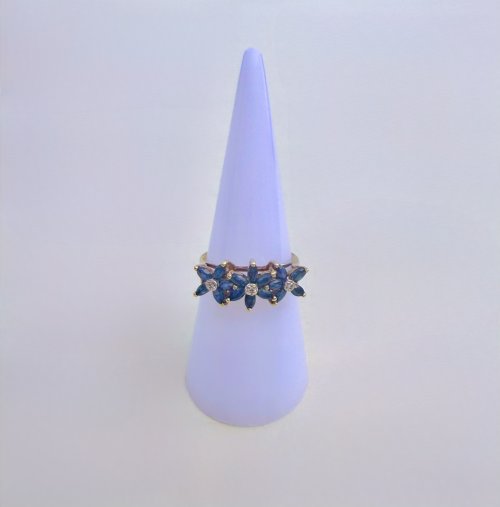 9ct. Yellow Gold Sapphire Starburst Floral Ring. NEW IN STOCK.