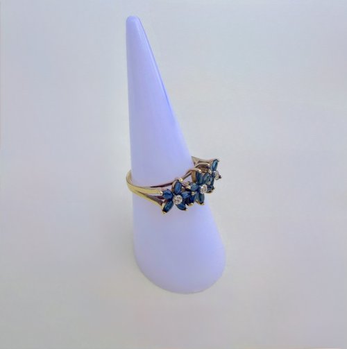 9ct. Yellow Gold Sapphire Starburst Floral Ring. NEW IN STOCK.