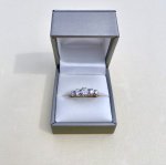 18ct. Gold 5-stone Diamond Ring.