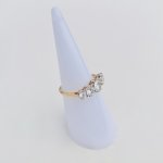 18ct. Gold 5-stone Diamond Ring.