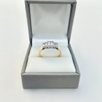 18ct. Gold Diamond Ring.