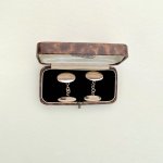 9ct. gold oval cufflinks.