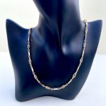 9ct. Gold Chain with Baton &amp; Twist Links. 46 cms. / 18&quot;  NEW STOCK.